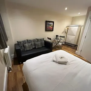 Homestay Modern Double With Sofa, Edinburgh