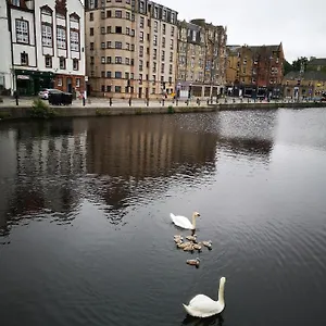 Apartment On The Shore, Edinburgh