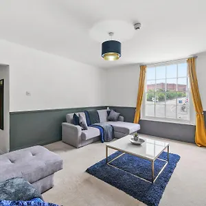 https://apt-modern-2-bed-flat-on-bristols-iconic-harbourside.tophotelsbath.com